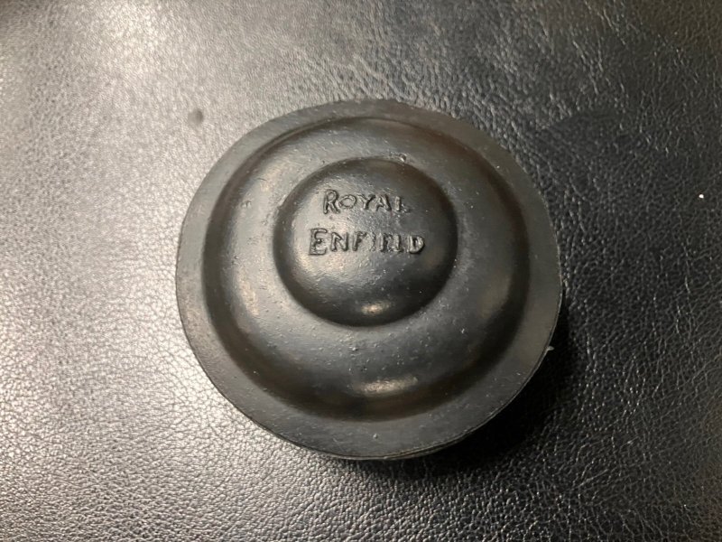 画像1: ロイヤルエンフィールド（ROYAL ENFIELD）アイアンエンジン用ポイントカバーラバー (1)